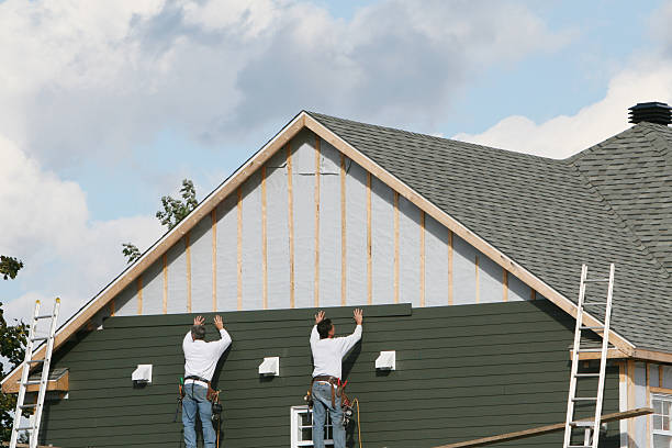 Professional Vinyl Siding technician working in Dover, OH